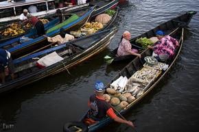 Early Trading at Floating Market by JasonDGreat - http://www.flickr.com/photos/jason_weemin/3068139972/in/set-72157608506346150